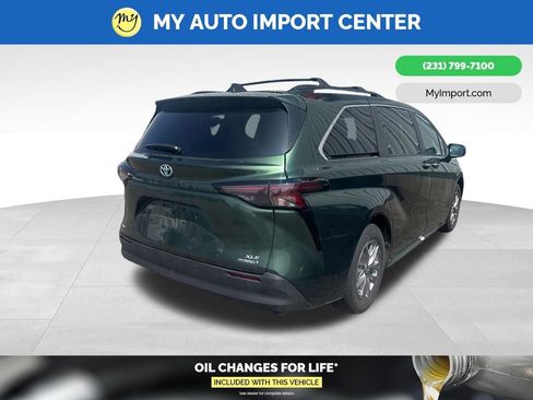Used 2023 Toyota Sienna XLE image 5