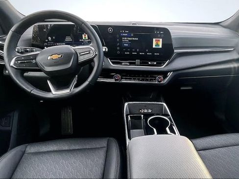 Used 2025 Chevrolet Equinox LT w/ Convenience Package II image 7