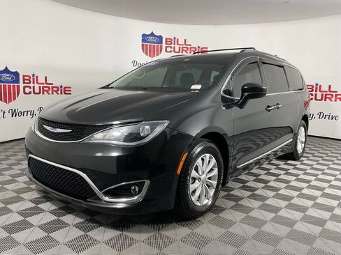 Used 2018 Chrysler Pacifica Touring-L Plus FWD image 7