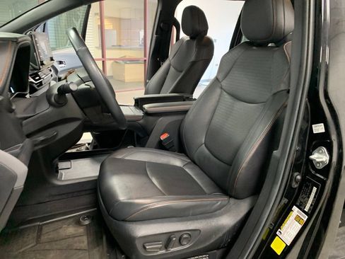 Used 2024 Toyota Sienna XSE FWD image 7