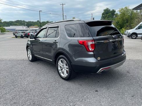 Used 2016 Ford Explorer XLT w/ Equipment Group 202A FWD image 5