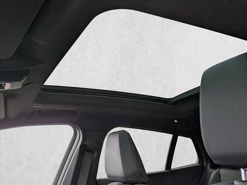 Used 2025 BMW X2 xDrive28i image 13