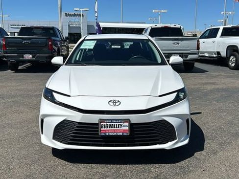 Used 2025 Toyota Camry LE FWD image 9