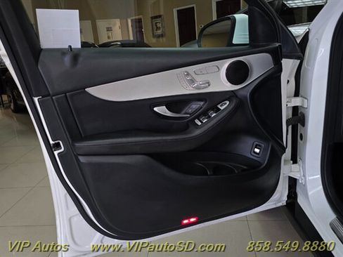 Used 2019 Mercedes-Benz GLC 300 4MATIC image 11