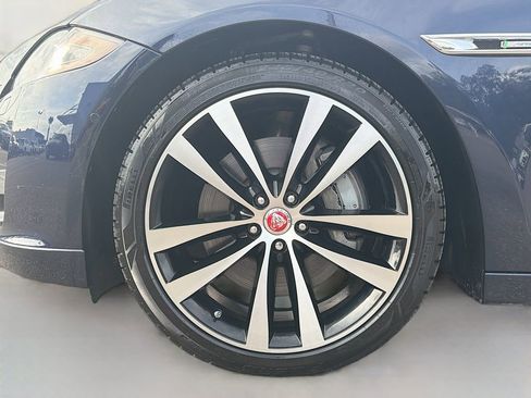 Used 2019 Jaguar XJ R-Sport image 42