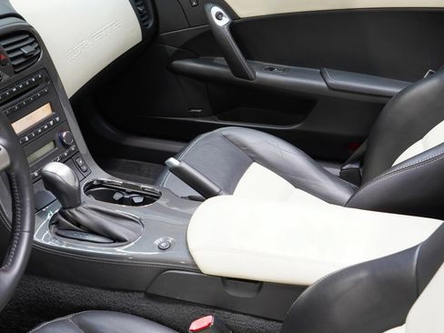 Used 2008 Chevrolet Corvette Coupe w/ Preferred Equipment Group RWD image 43