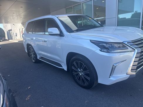 Used 2018 Lexus LX 570 4WD image 3