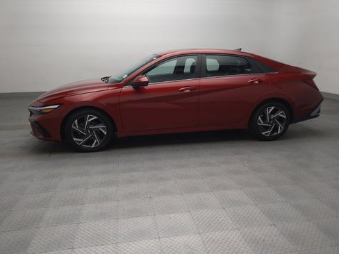 Used 2025 Hyundai Elantra SEL FWD image 2
