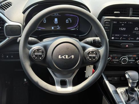 Used 2025 Kia Soul LX w/ LX Technology Package FWD image 23