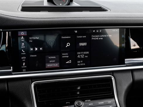 Used 2018 Porsche Panamera 4 image 31