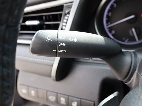 Used 2024 Toyota Camry SE image 32