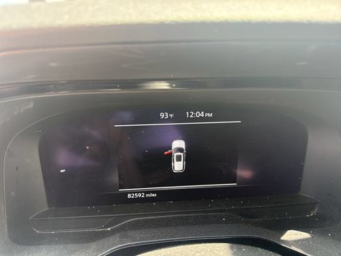 Used 2023 Nissan Pathfinder Platinum FWD image 12