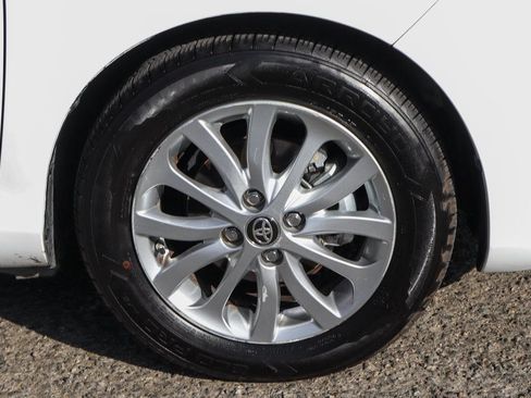 Used 2018 Toyota Yaris LE w/ Carpet Mat Package FWD image 37