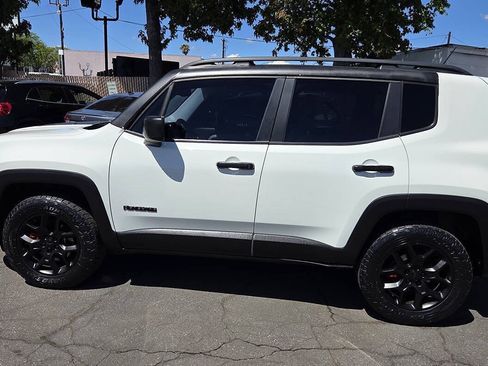 Used 2017 Jeep Renegade Latitude w/ Popular Equipment Group AWD/4WD image 14