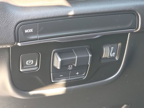 Certified 2023 Cadillac Escalade Sport RWD image 31