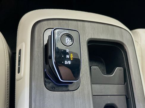 Used 2023 Nissan Ariya AWD image 25