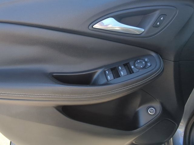Used 2022 Buick Encore GX Select w/ Sport Touring Package FWD image 12
