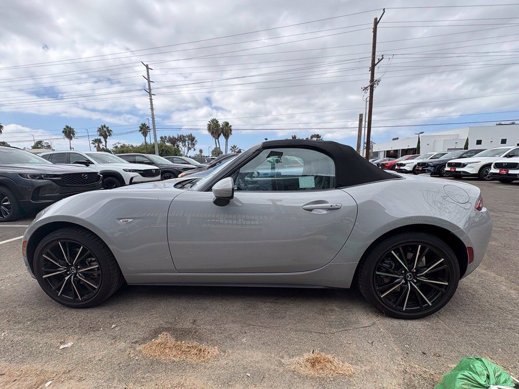 Used 2025 MAZDA MX-5 Miata Grand Touring w/ Weather Package RWD image 9