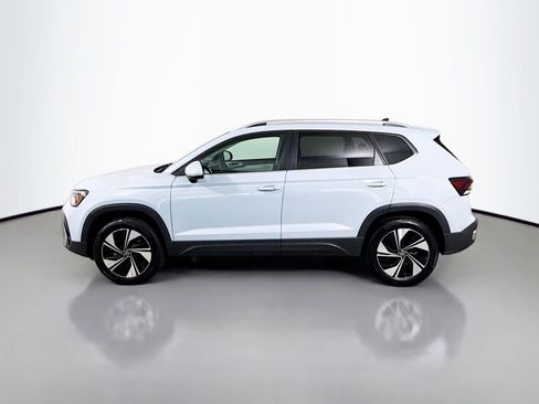 Used 2025 Volkswagen Taos SE w/ Panoramic Sunroof Package AWD/4WD image 2