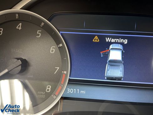 Used 2025 Nissan Frontier SV image 11