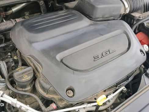 Used 2023 Chrysler Pacifica Limited image 9