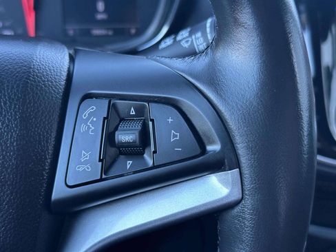 Used 2022 Chevrolet Trax LT w/ LT Convenience Package AWD/4WD image 23