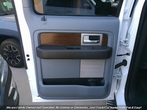 Used 2014 Ford F150 Lariat w/ Lariat Chrome Package image 18