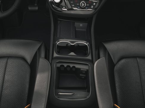 New 2027 Chrysler Pacifica Limited AWD/4WD image 4