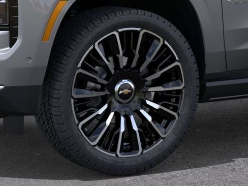 New 2026 Chevrolet Suburban High Country AWD/4WD image 9