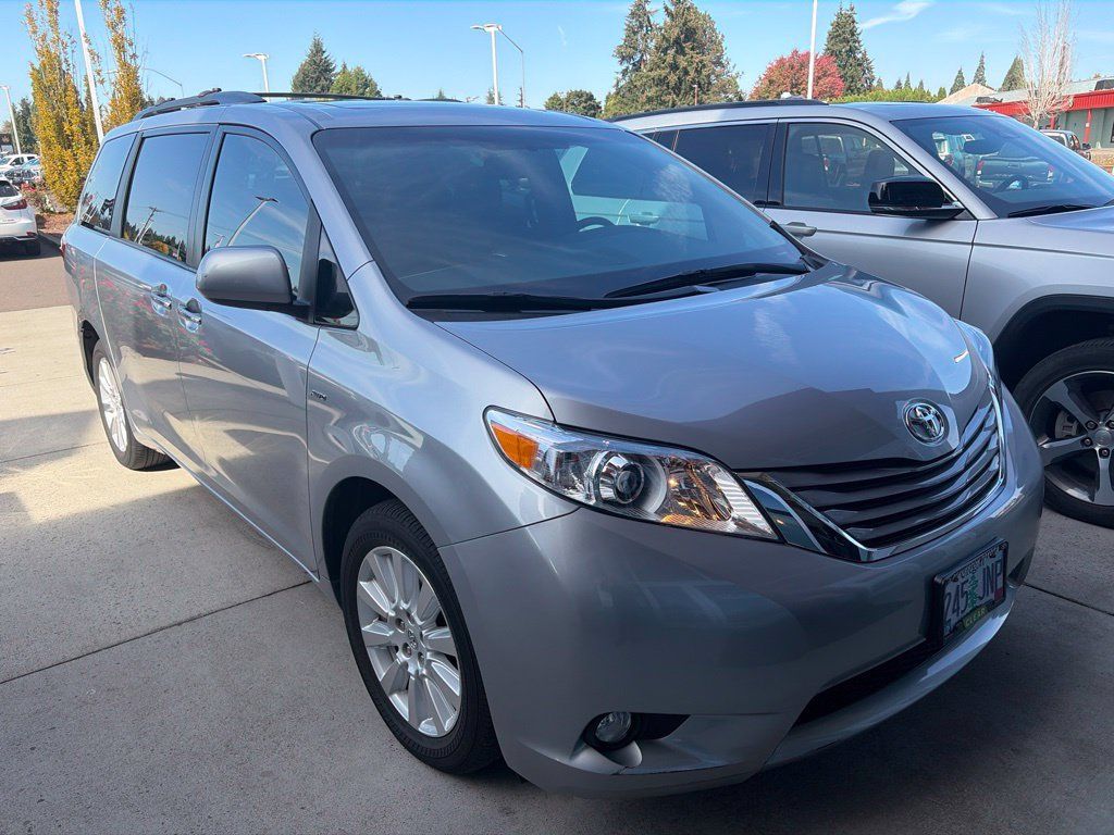 Used 2017 Toyota Sienna XLE w/ XLE Navigation Package AWD/4WD image 2