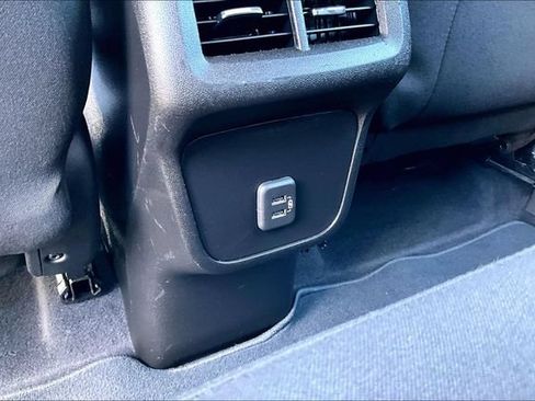 Used 2021 Chevrolet Equinox LS FWD image 16