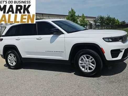 Used 2024 Jeep Grand Cherokee Laredo w/ Luxury Tech Group I AWD/4WD image 2