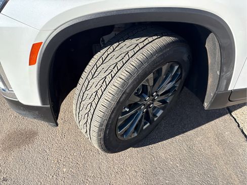 Used 2023 Chevrolet Traverse RS image 35