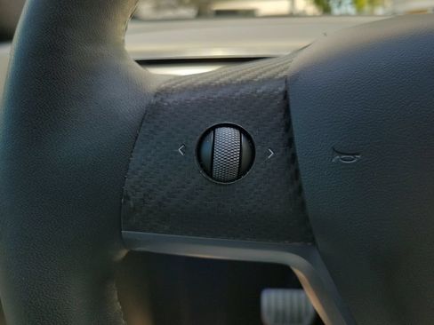 Used 2022 Tesla Model Y Performance AWD/4WD image 18