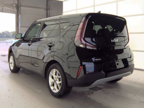 Used 2025 Kia Soul LX w/ LX Technology Package FWD image 3