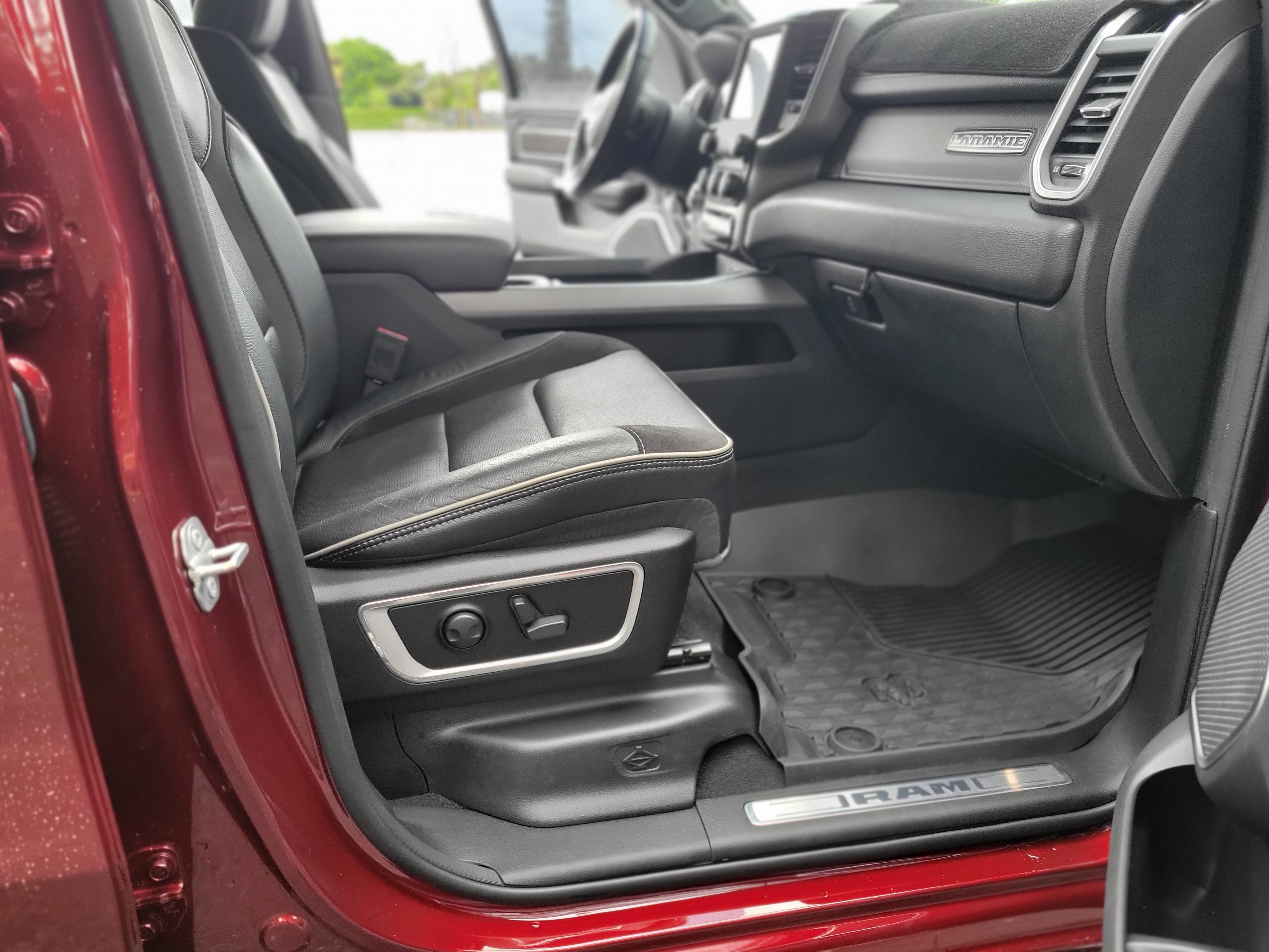 Used 2022 RAM 1500 Laramie AWD/4WD image 36