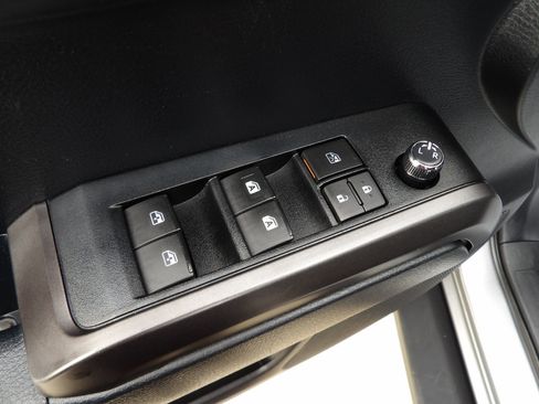 Used 2018 Toyota Tacoma TRD Off-Road image 10