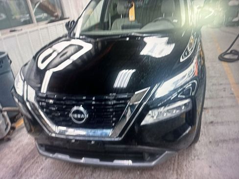 Used 2023 Nissan Rogue SL w/ SL Premium Package image 2