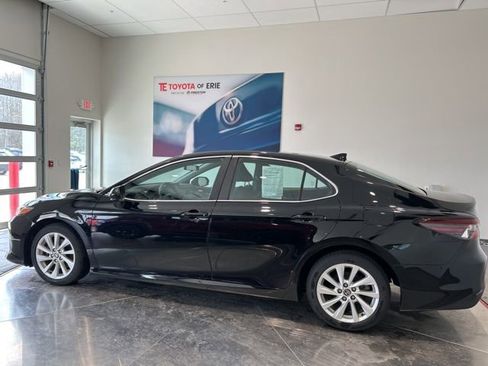 Used 2021 Toyota Camry LE FWD image 4