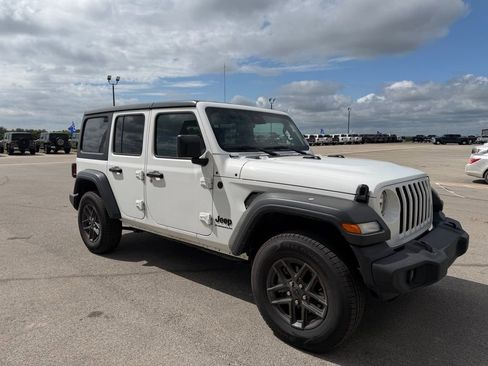 Used 2024 Jeep Wrangler Sport S image 7