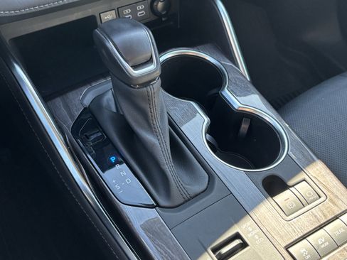 Used 2022 Toyota Highlander Limited image 26