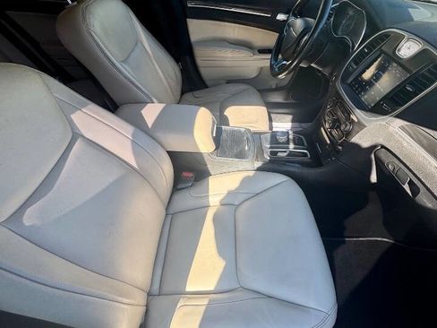 Used 2019 Chrysler 300 Touring L w/ Quick Order Package 22F image 15