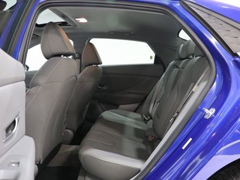 Used 2025 Hyundai Elantra SEL FWD image 27