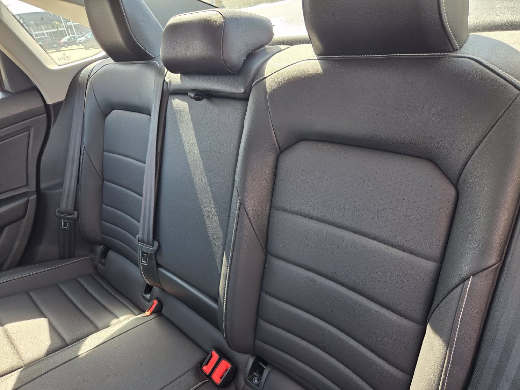 Used 2024 Volkswagen Jetta SE FWD image 11