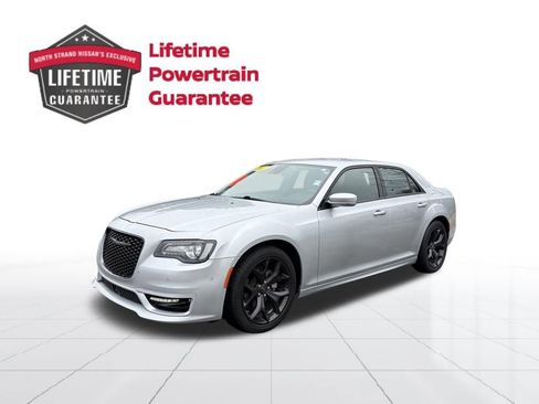 Used 2022 Chrysler 300 Touring L w/ Safetytec Plus Group image 1