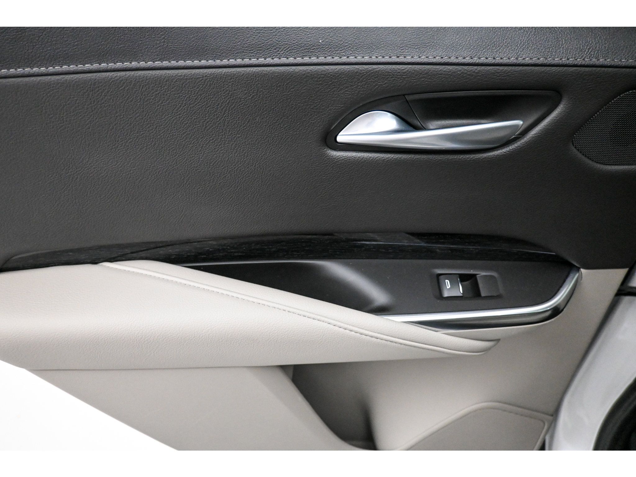 Used 2023 Cadillac XT4 Premium Luxury w/ Cold Weather Package FWD image 22