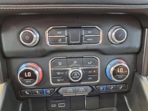 Used 2021 GMC Yukon AT4 w/ LPO, Illumination Package AWD/4WD image 22