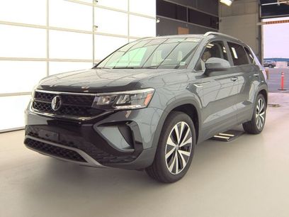 Used 2023 Volkswagen Taos SE w/ Panoramic Sunroof Package