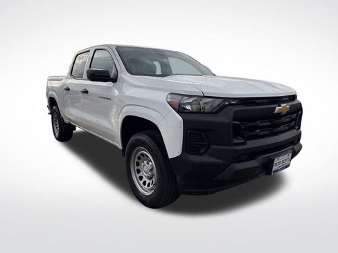 Used 2024 Chevrolet Colorado W/T w/ Technology Package RWD image 3