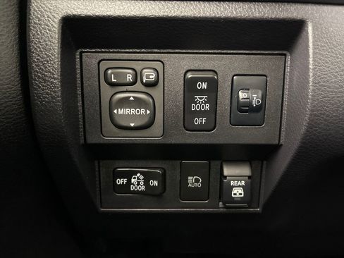 Used 2020 Toyota Tundra Platinum AWD/4WD image 30